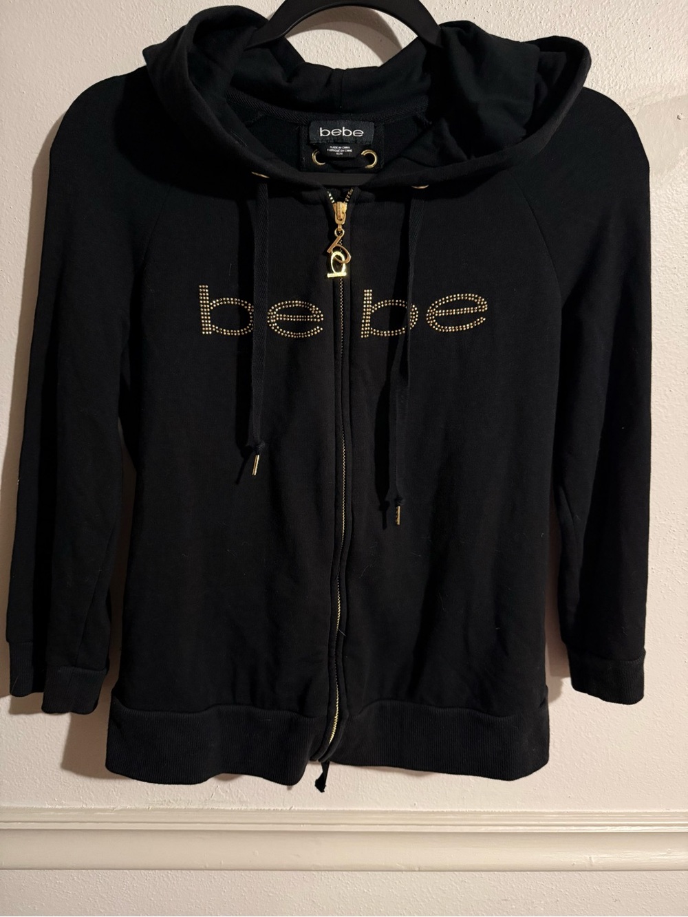 No flaws!! Y2K Bebe rhinestone back lace up hoodie- Size M